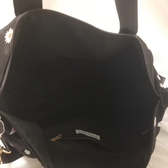 Alice + Olivia Daisy Print Travel Bag - Picture 4 of 16